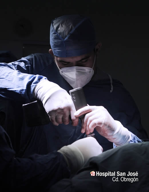 Dr. Arturo Servín – Traumatólogo